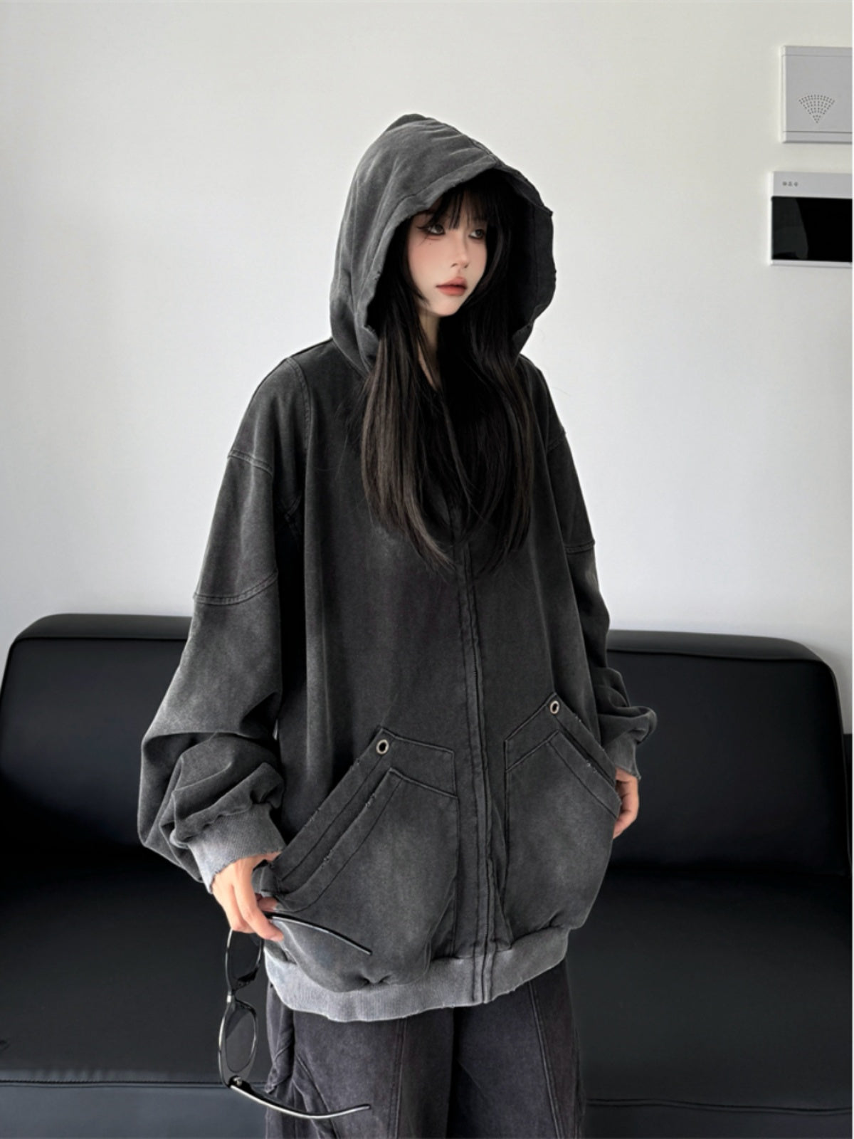 Dark wash ripped zipper RI32