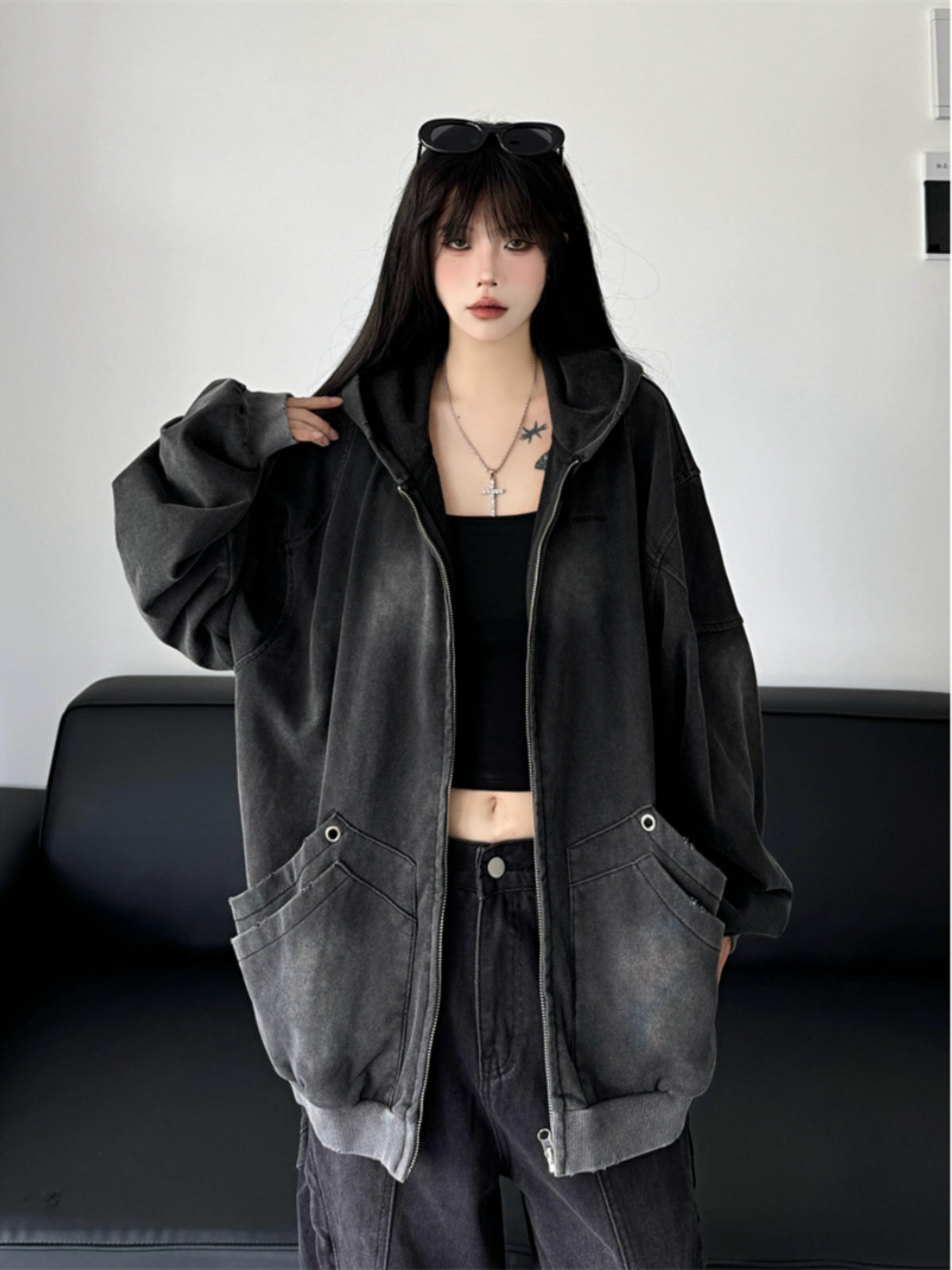 Dark wash ripped zipper RI32
